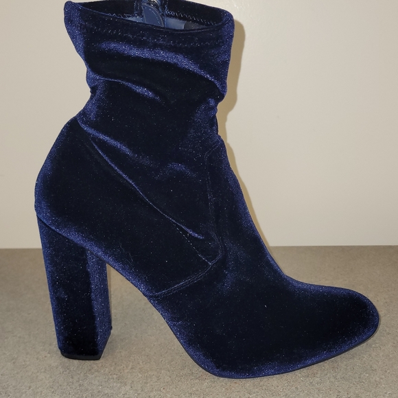 🦋Steve Madden Velvet Blue Ankle Boots🦋 - Picture 7 of 7
